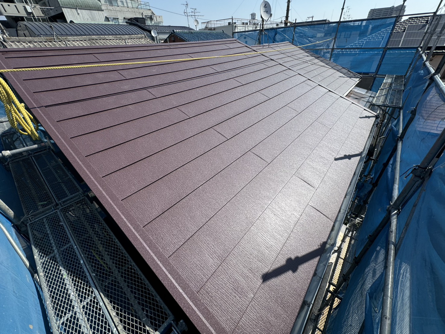 施工後の金属瓦の屋根
